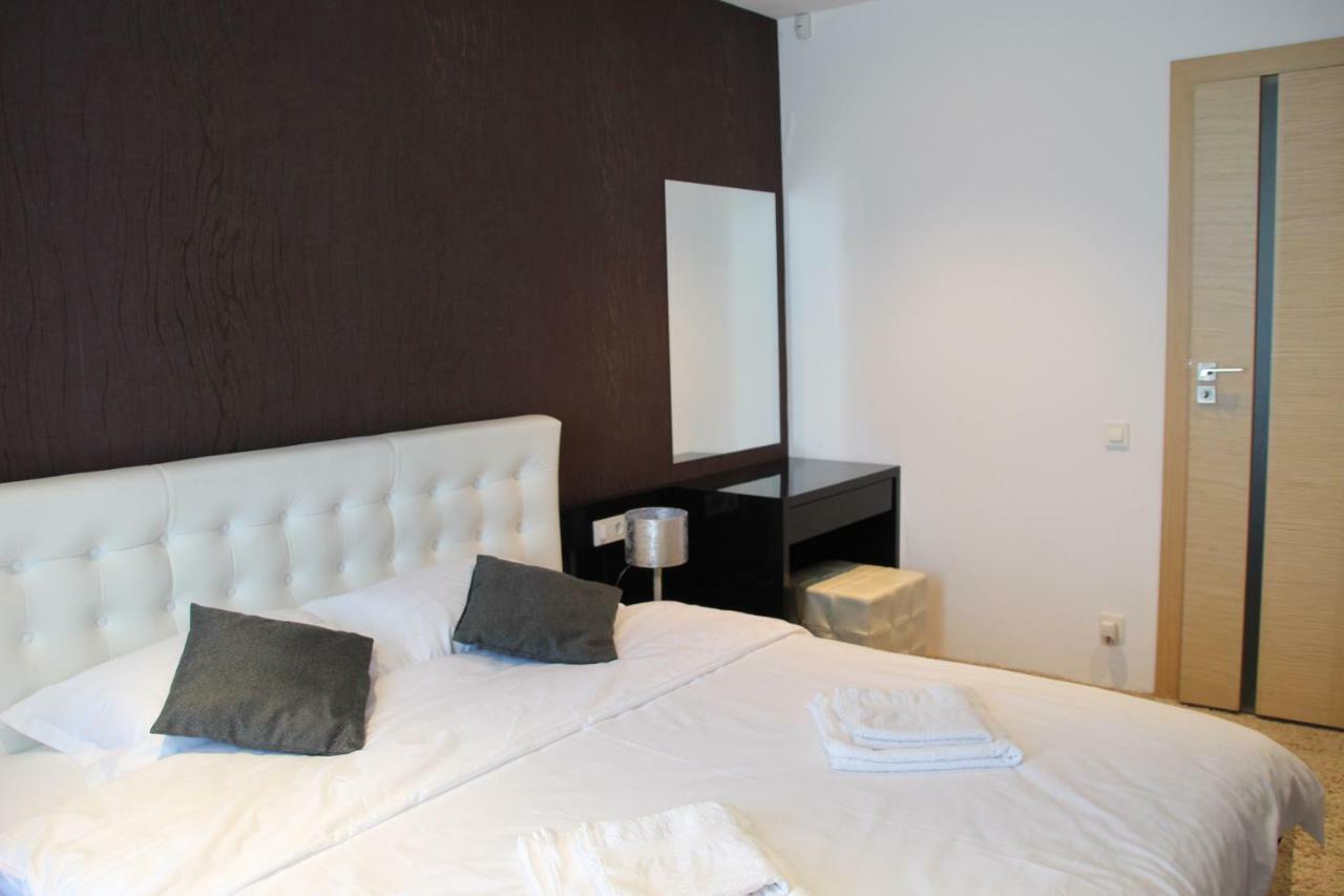 Luxury Trip Apartamento Oradea Exterior foto